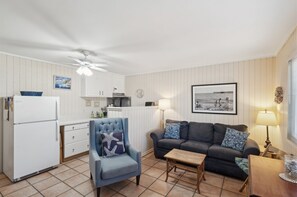 Condo, 1 phòng ngủ | Khu phòng khách