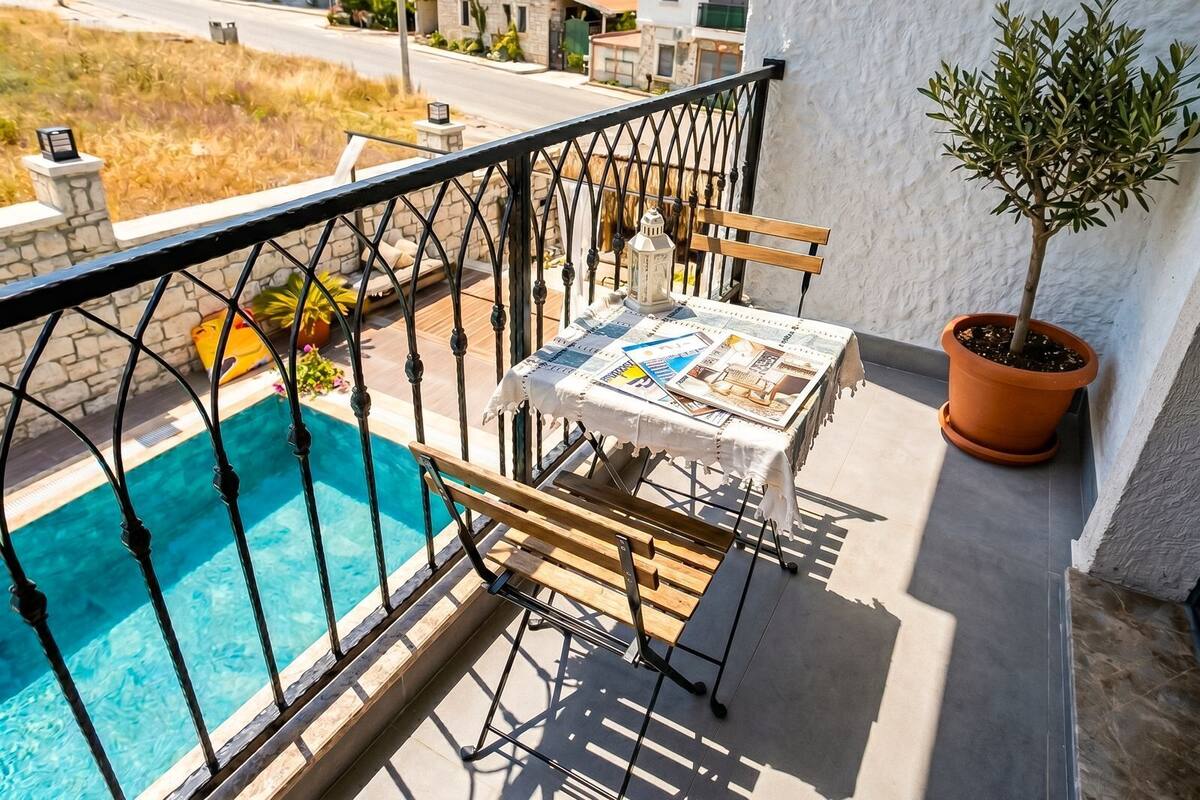 Deluxe-Zimmer, Balkon, Poolblick