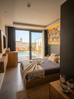 Habitación Deluxe, balcón, vista a la alberca | Tabla de planchar con plancha y wifi gratis 