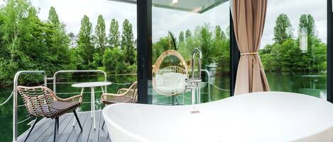 Phòng Suite có tầm nhìn toàn cảnh, 1 giường cỡ king, bồn tắm nước nóng, quang cảnh hồ | Hiên