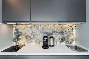Panoramic Suite, Lake View | Private kitchen