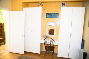 Condo, 2 Bedrooms | Interior