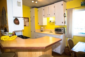 Apartamento, 2 habitaciones | Cocina privada | Frigorífico, cafetera o tetera y tostadora
