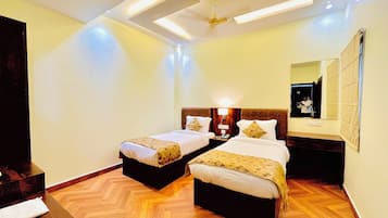 Basic Double or Twin Room | In-room safe, iron/ironing board, free WiFi, bed sheets