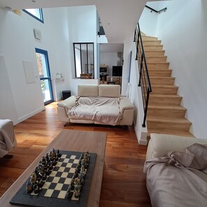 TV connectée, lecteur de DVD, vidéothèque, chaîne hi-fi