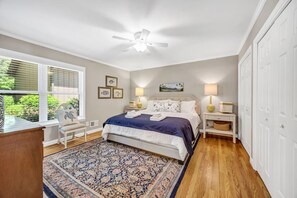 4 bedrooms, desk, iron/ironing board, travel cot - Breathtaking LakeMurray 4bed home w/Stunning View! (Chapin)