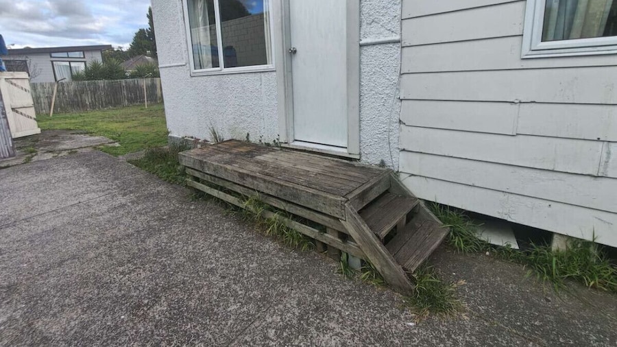 3 Double 1 Sofa Beds House 22B