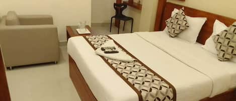 Chambre simple classique | SystĂšme dâinsonorisation, fer et planche Ă repasser