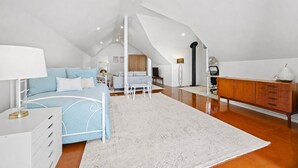 A bedroom with a bed, bedside table, and a desk with a chair. - Horizon Loft by Ready Set Stay (Cowes)