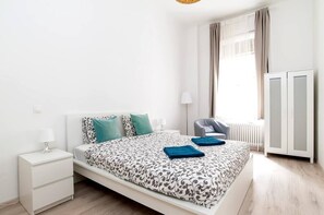 2 chambres, fer et planche à repasser, Wi-Fi, draps fournis