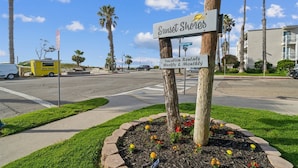 A sign for Sunset Shores with a stop sign nearby.