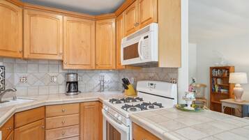 Studio | Dapur pribadi | Lemari es, mesin pembuat kopi/teh, dan pemanggang roti