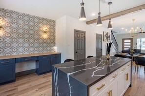 Interior - Charming 6-bedroom house with WiFi and AC in brilliant Houston (Houston)