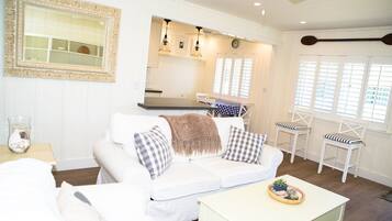 Condo, 2 Bedrooms | Living area