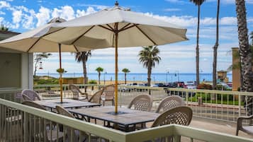 Kondominium, 2 kamar tidur | Tempat makan outdoor