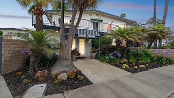 Condo, 2 Bedrooms | Exterior