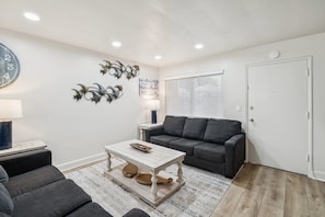 Condo, 2 Bedrooms | Living area