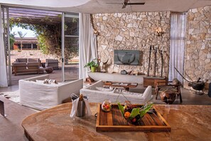 Badewanne und Dusche (separat), kostenlose Toilettenartikel