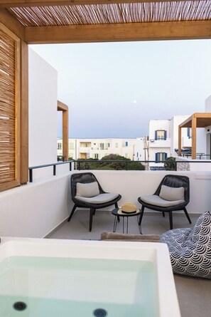 Kalea Signature Suite with Jacuzzi | Terrace/patio