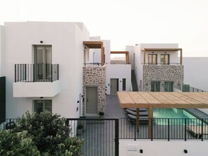 Front of property - evening/night - Kalea Suites (Milos)