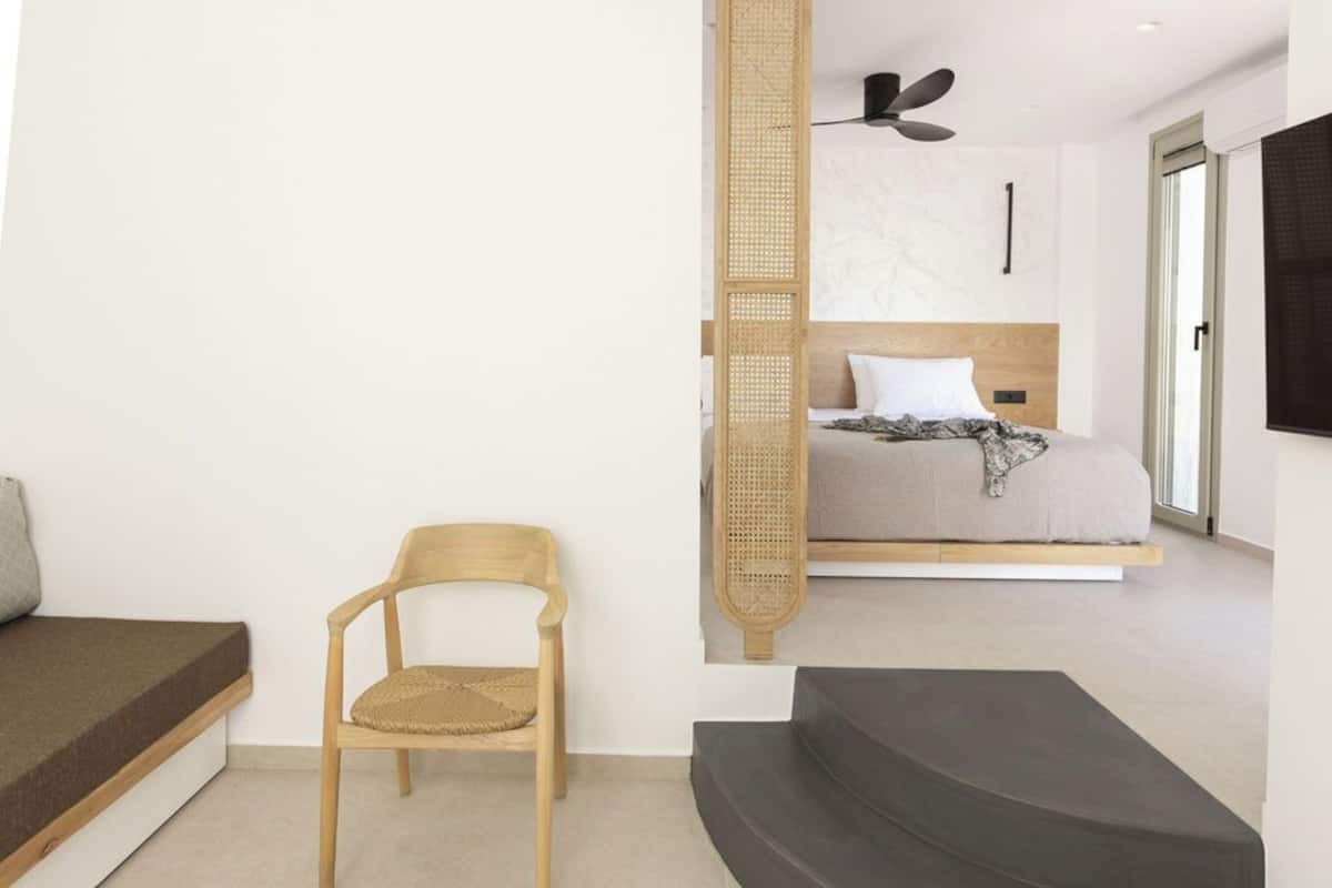 Kalea Signature Suite | In-room safe, soundproofing, free WiFi