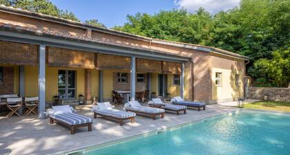 La Scuola, sumptuous villa with swimming pool