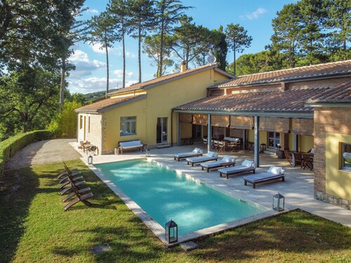 La Scuola, sumptuous villa with swimming pool