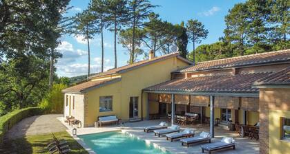 La Scuola, sumptuous villa with swimming pool