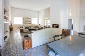 Interior - La Scuola, sumptuous villa with swimming pool (Toscana)