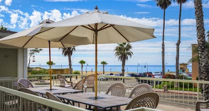 Beautiful 2 Bed Beach Condo #201 2 Bedroom Condo by Sunset Shores Condominiums
