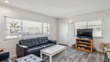 Condo, 2 Bedrooms | Living area