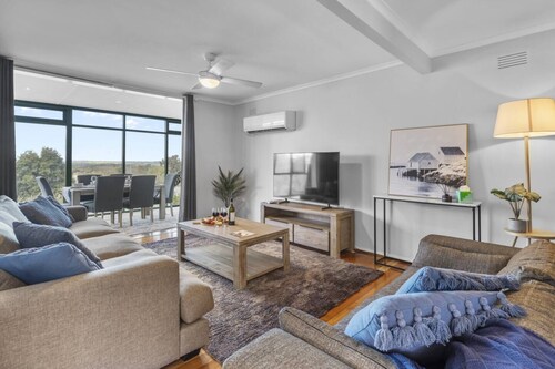 Spacious 5BR Retreat | Sleeps 10