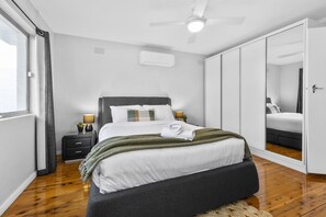 5 slaapkamers, een strijkplank/strijkijzer, wifi, beddengoed