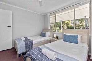 3 slaapkamers, een strijkplank/strijkijzer, wifi, beddengoed