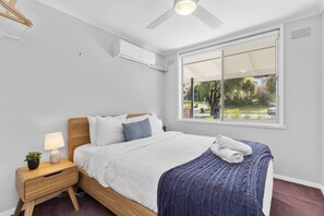 3 bedrooms, iron/ironing board, WiFi, bed sheets