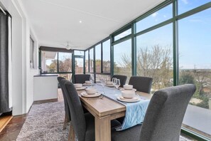 Dining - Elevated Entertainer | Views & Spacious Yard (Kooringal)