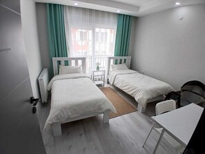 2 chambres, fer et planche à repasser, Wi-Fi, draps fournis