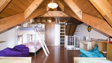 2 Schlafzimmer, Schreibtisch, Bügeleisen/Bügelbrett, kostenloses WLAN