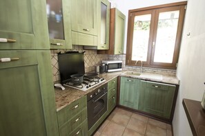 ثلاجة، ميكروويف، فرن، غسالة أطباق