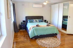 3 bedrooms, iron/ironing board, WiFi, bed sheets