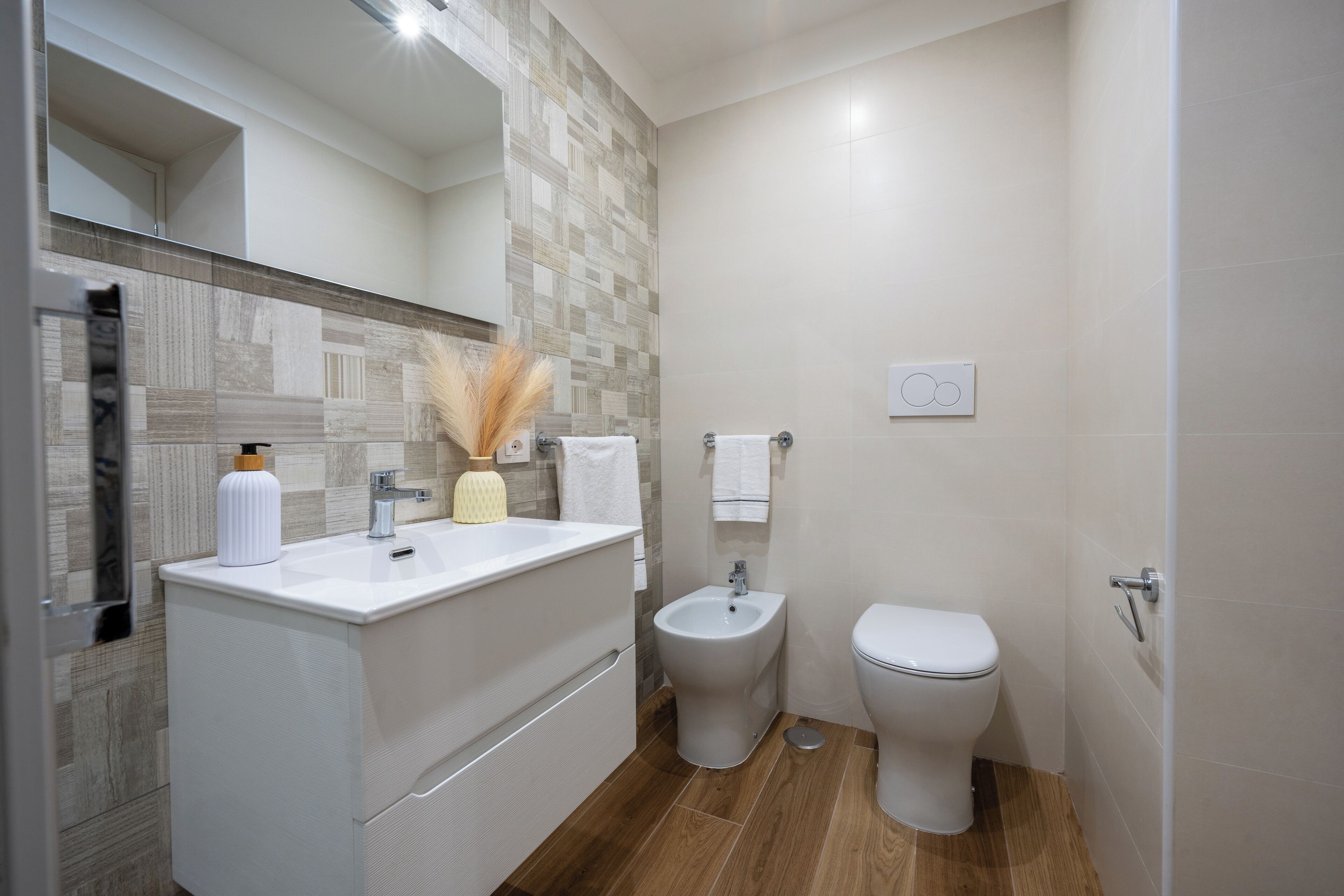 Habitación estándar | Baño | Toallas, jabón, shampoo, papel de baño 