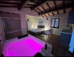 WiFi, bed sheets