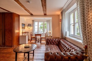 TV - Historic fisherman's house in the old town - Villa Gustavia FeWo Auguste (Sassnitz)