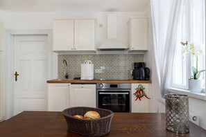 Kühlschrank, Ofen, Herdplatte, Geschirrspüler