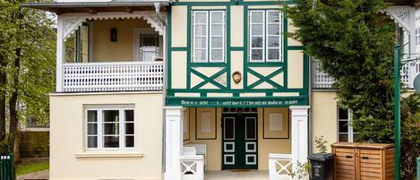 تفاصيل الفندق من الخارج