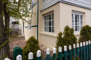 Property grounds - Historic Villa Gustavia Your vacation home in Sassnitz - FeWo Dwasiden (Sassnitz)