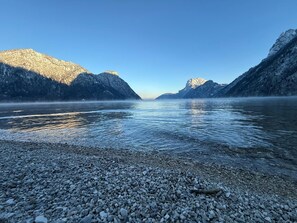 Sun loungers - Vacation home TraunseeStrand EXKLUSIV in lakeside location incl. spacious garden (Ebensee)