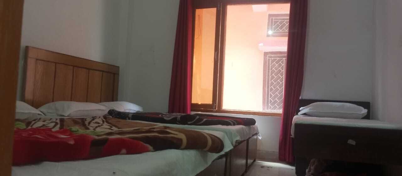 Comfort Double or Twin Room, Mountain View | Bathroom | Shower, towels, soap