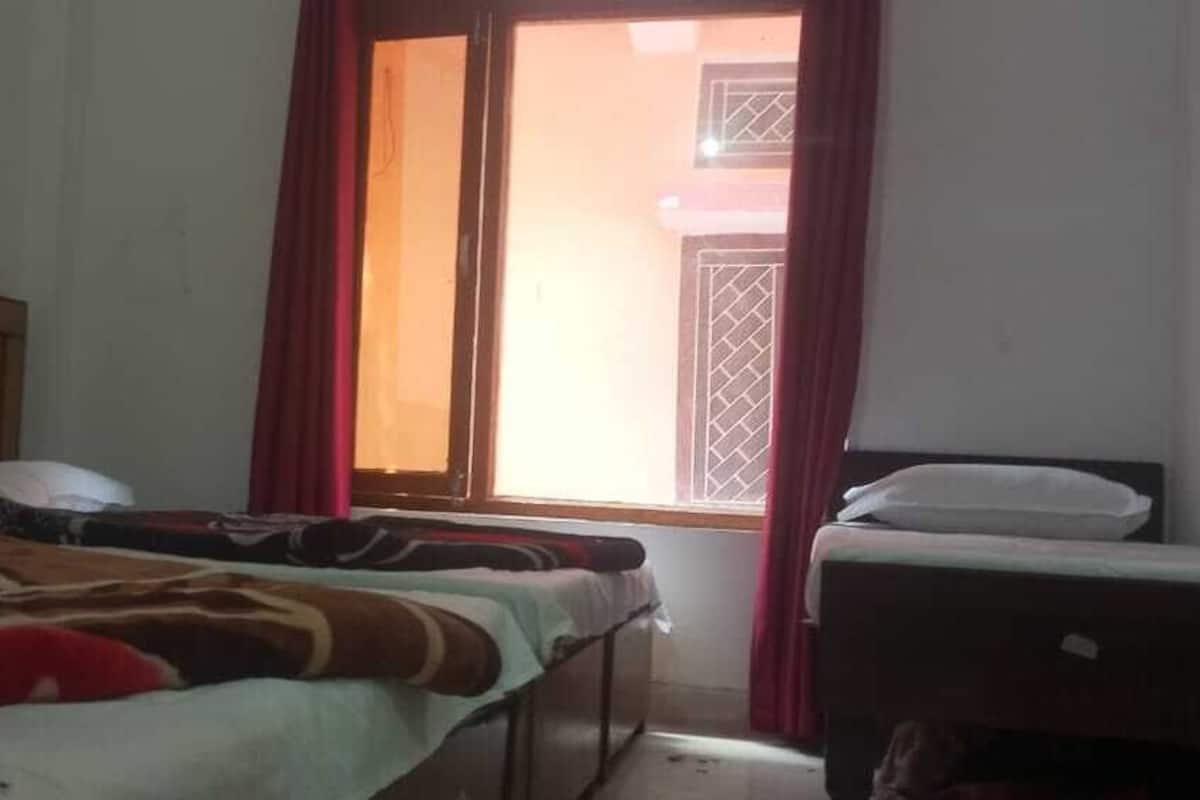 Comfort Double or Twin Room, Mountain View | Bathroom | Shower, towels, soap