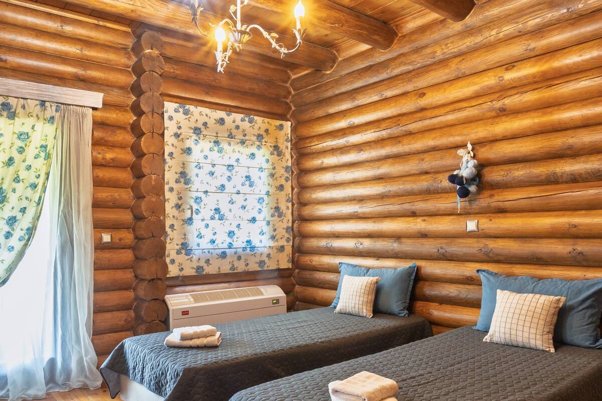 Comfort Twin Room, Mountain View | 1 bedroom, in-room safe, blackout drapes, free WiFi